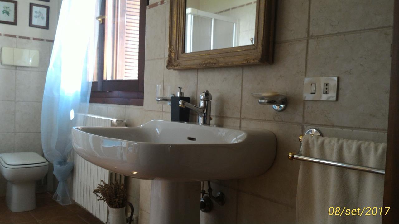 L'Ape In Corte Casa Di Campagna, Via Francigena Stanze E Colazione Vaccarizza Eksteriør billede