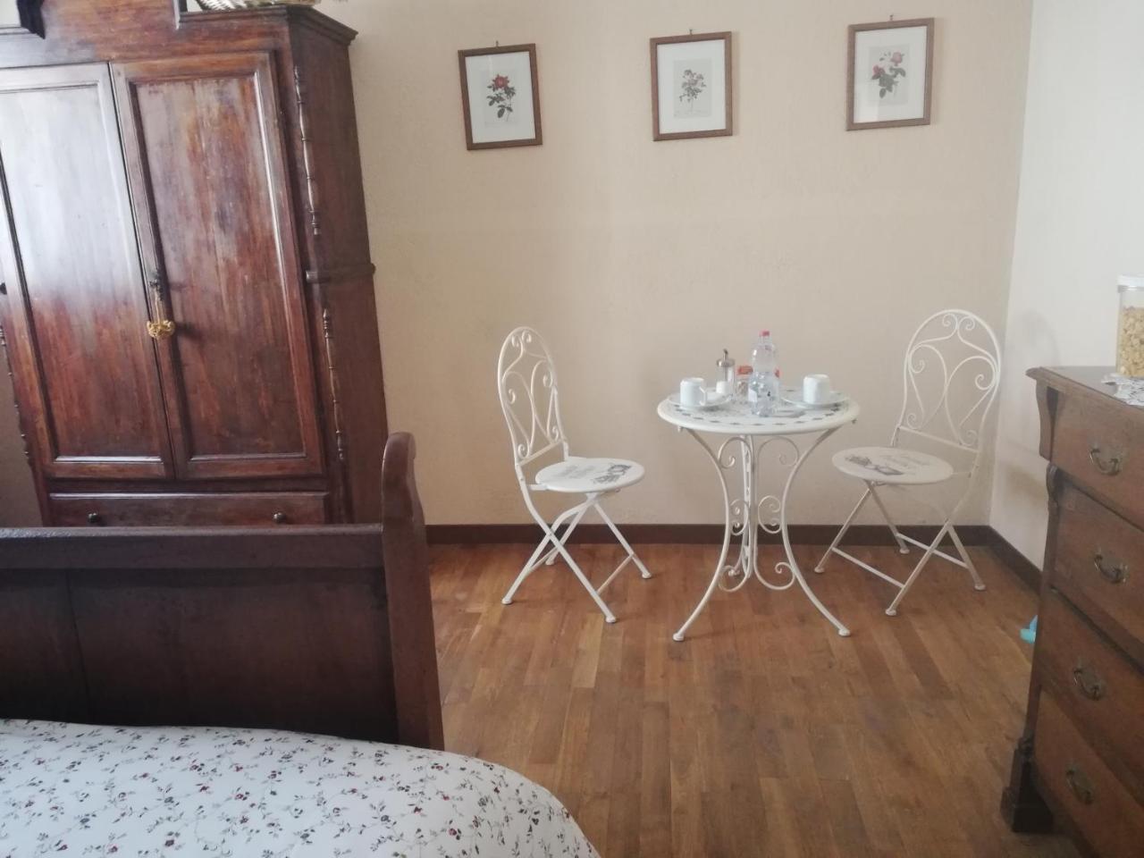 L'Ape In Corte Casa Di Campagna, Via Francigena Stanze E Colazione Vaccarizza Eksteriør billede